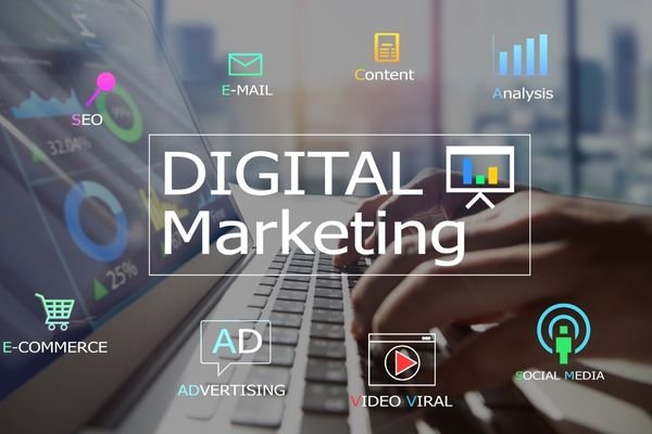 Profissional de marketing digital
